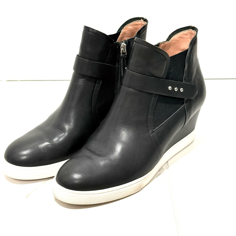 L. Paolo Black leather High top Wedge Ankle Booties 9.5‎